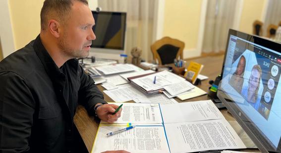 Virtual signing takes place